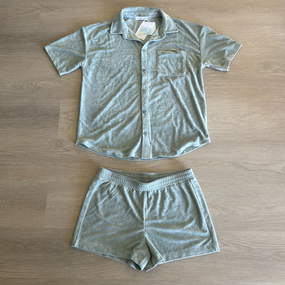 Brand New with Tags Barefoot Dreams Cozyterry Pajama Set Size Medium Green Color
